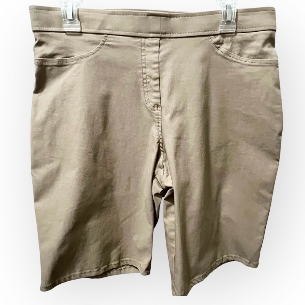 Tahari “Easy Pull On” Bermuda Shorts for Women | Size Large | Like New